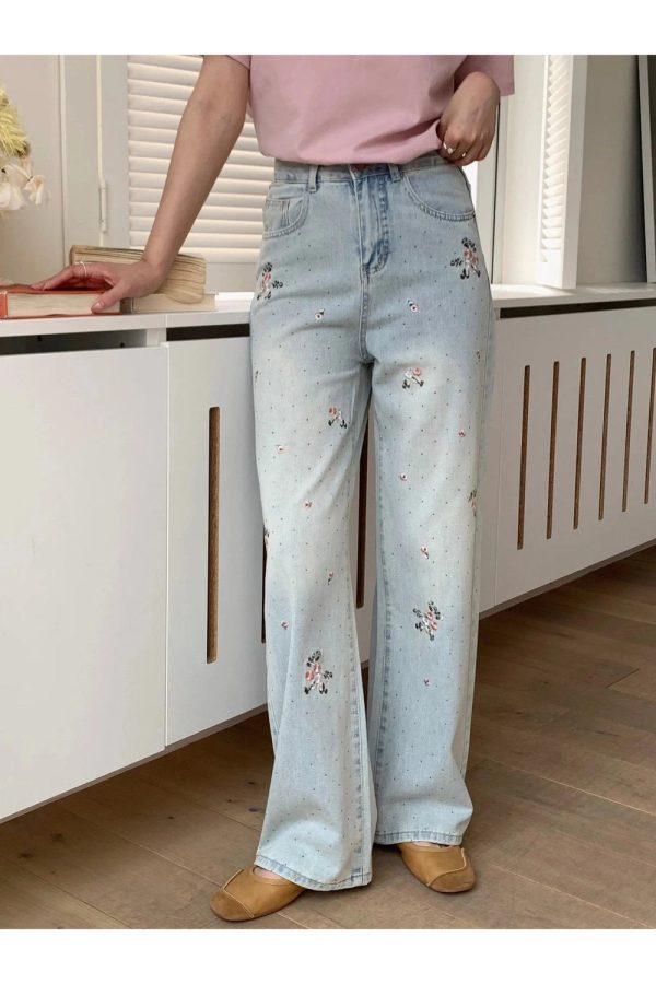 Floral Fantasy Wide-Leg Jeans: Embrace Y2K and 90s Fashion Vibes